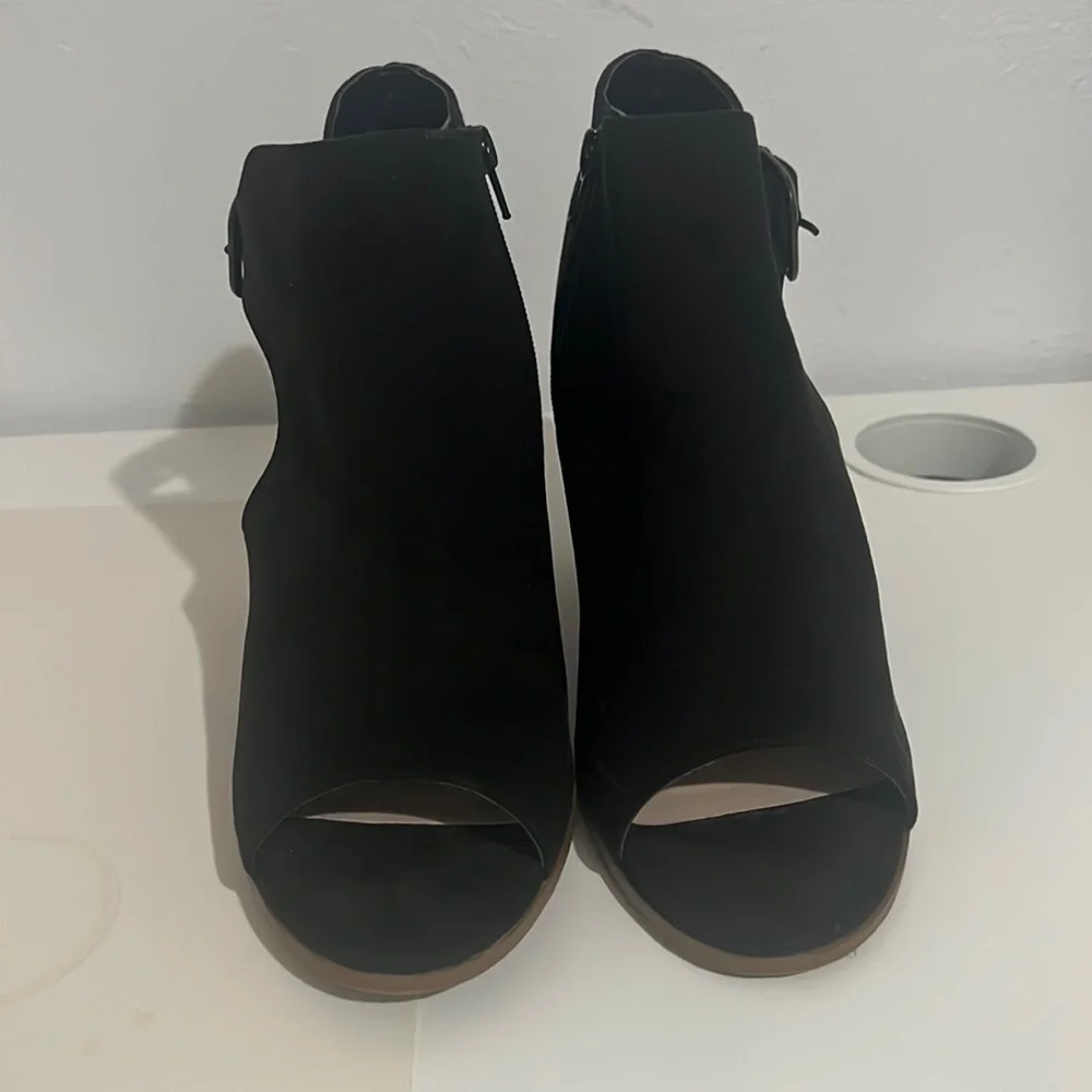 Open toed booties - Picture 1 of 7